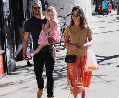 FAMILIEMANN: For Jamie Dornan er familielivet viktigere enn karrieren. Her sammen med kona og datteren Dulcie. Foto: NTB Scanpix FAMILIEMANN: For Jamie Dornan er familielivet viktigere enn karrieren. Her sammen med kona og datteren Dulcie. Foto: NTB Scanpix